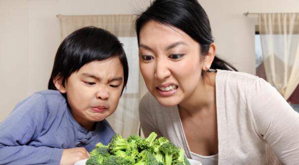 mother-son-grimacing-broccoli-604_0.jpg